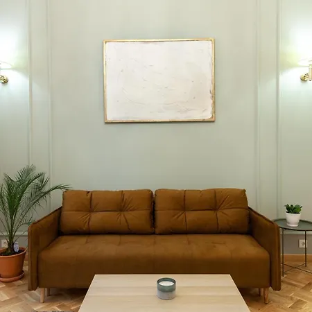 Leogrand On Nyzhankivskogo 3